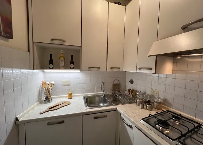 Renaissance Square, Bright Apartment