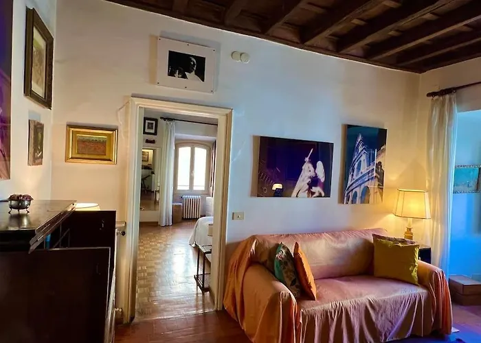 Renaissance Square, Bright Apartment *