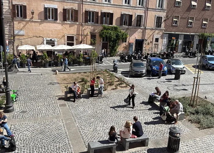Renaissance Square, Bright * Rom